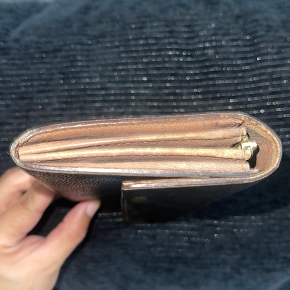 Authentic Louis Vuitton Sarah Monogram Wallet - Picture 8 of 12